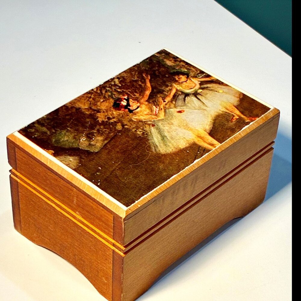 REUGE Music Box w/ E. Degas painting. Plays Tchaikovsky's "Waltz of the Flowers"